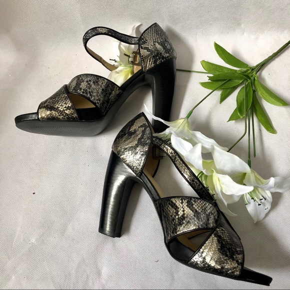 Cool  Vintage Levity Heels - Picture 5 of 8